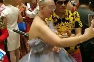 五臺山一女尼姑結婚 ()