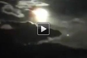 小行星撞擊云南麗江！天空突然間全亮了！ ()